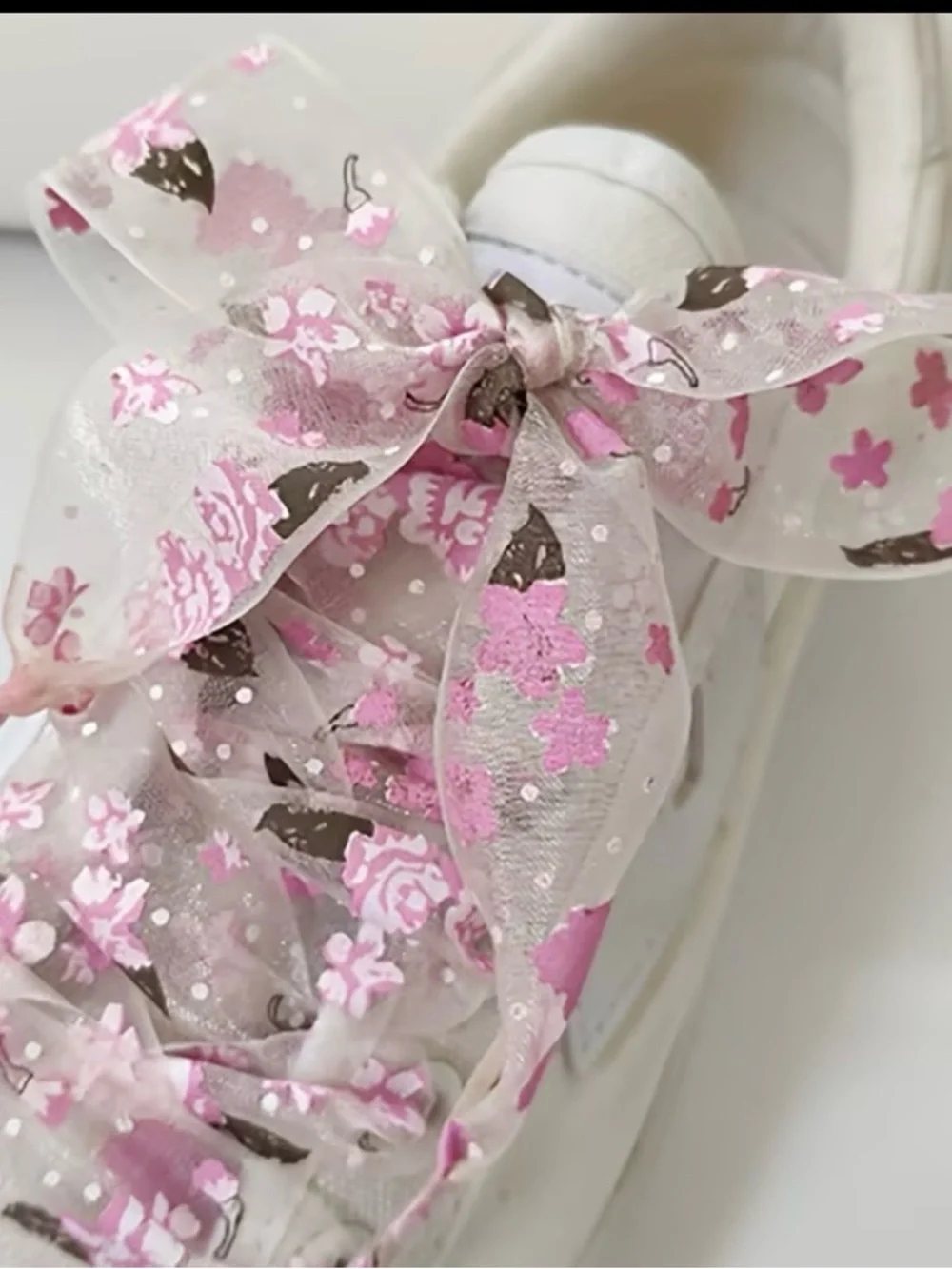 Clear White Shoe Laces with Pink Flowers and Tiny White Dots - 1 Pair - Picture 1 of 2